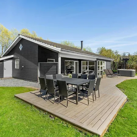 Holiday home Four-bedroom In Vaggerlose